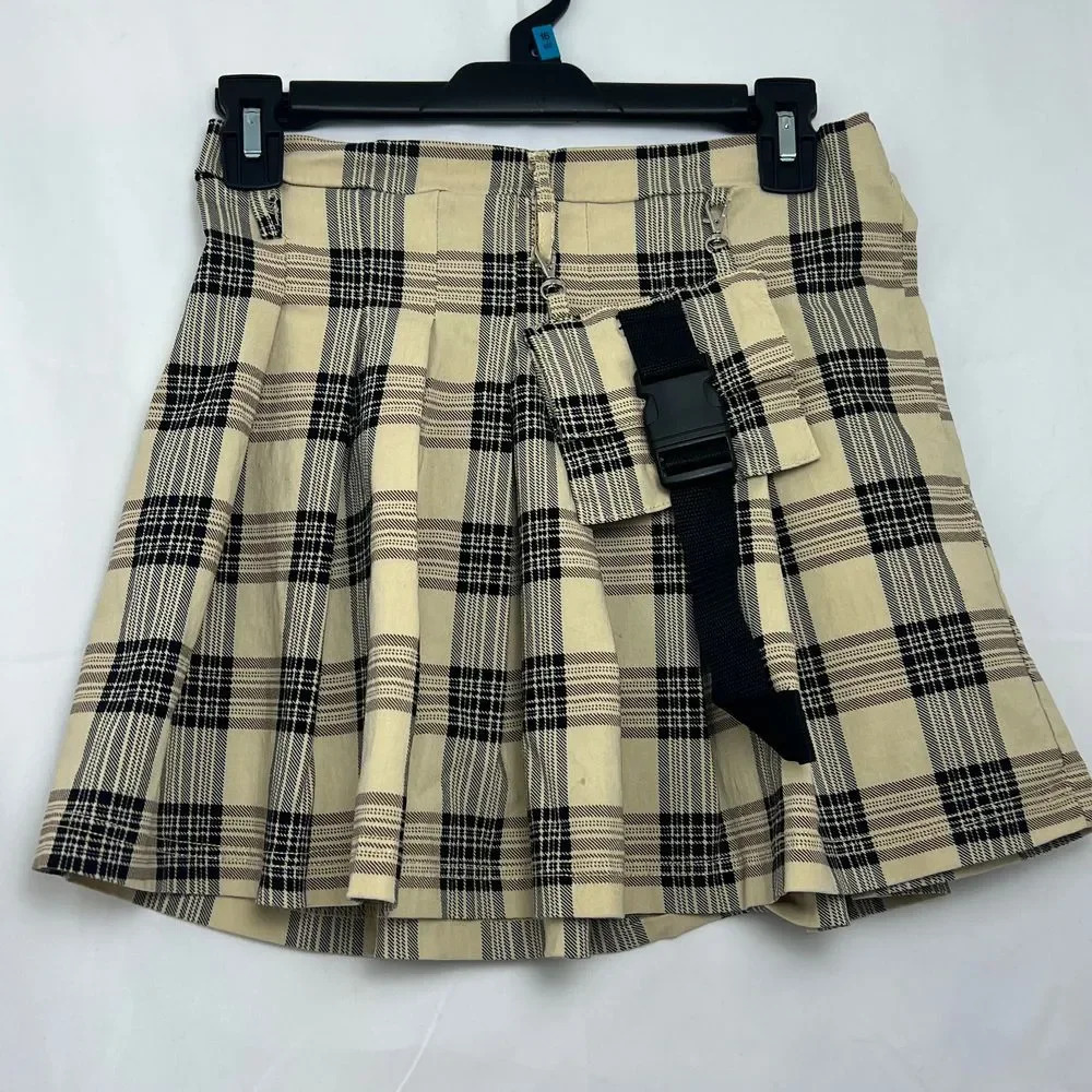 Y2K Grunge Pleated Plaid Mini Skirt with Buckle Detail Cream Black Gothcore